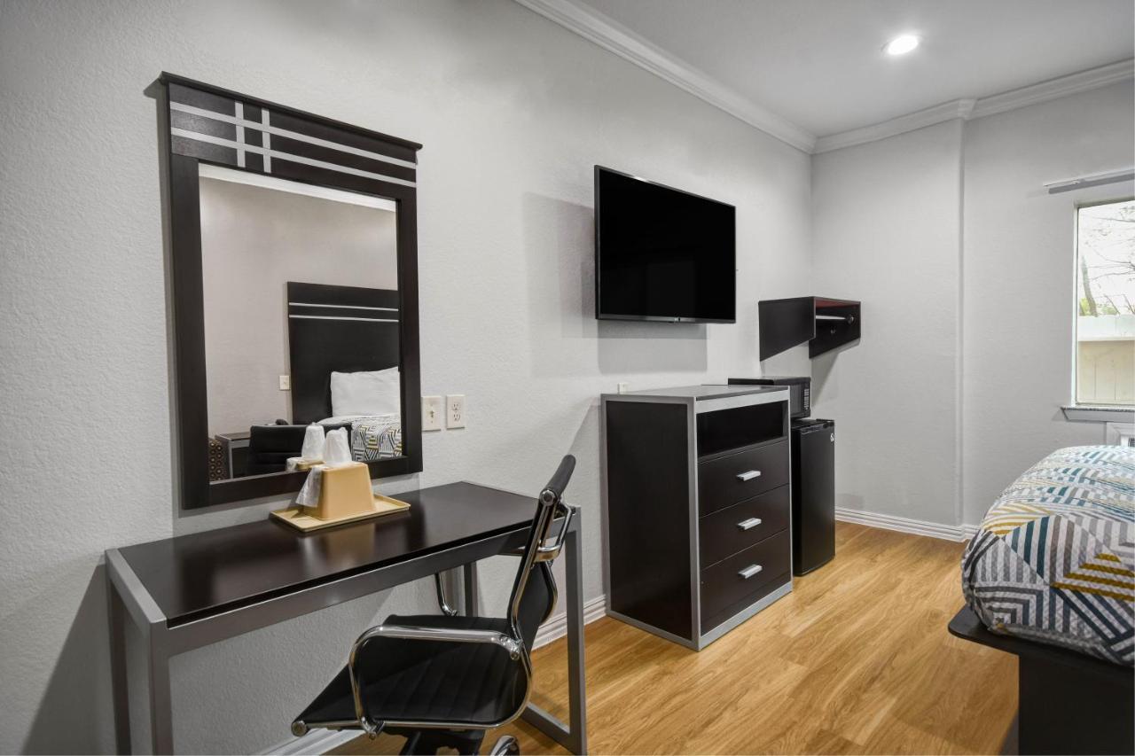 Motel 6 Humble, Tx - Houston International Airport Bagian luar foto