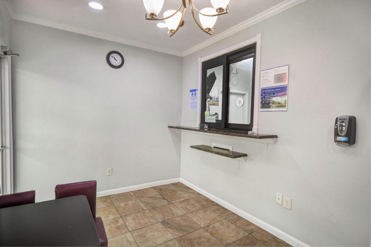 Motel 6 Humble, Tx - Houston International Airport Bagian luar foto