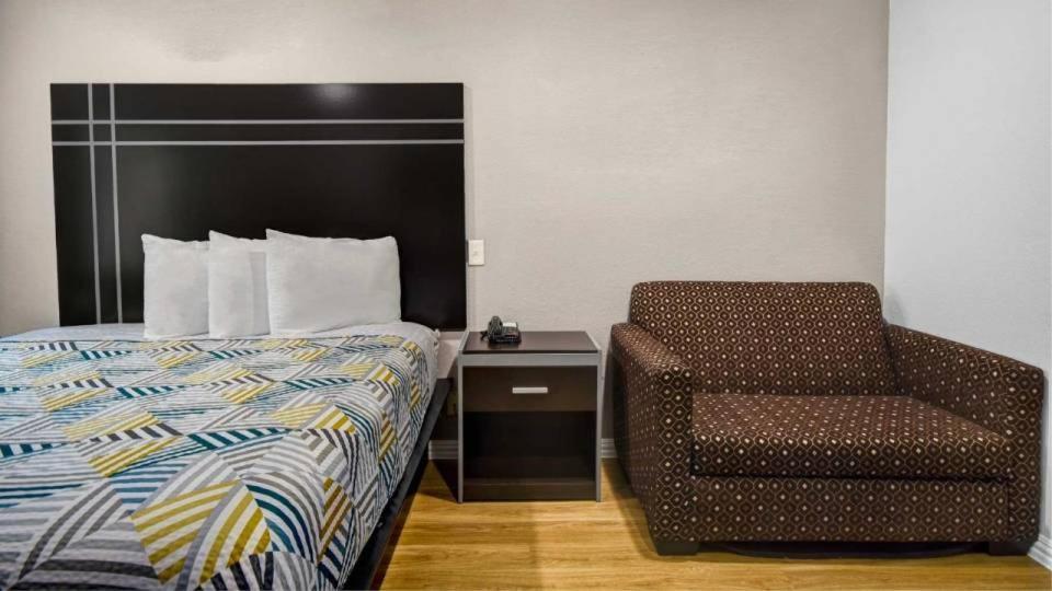 Motel 6 Humble, Tx - Houston International Airport Bagian luar foto